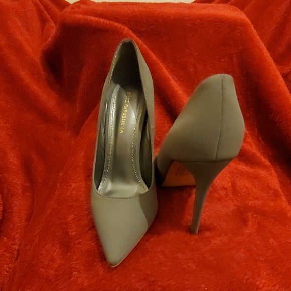 **SOLD**Classic Gray High Heels by Shoe Republic - Picture 5 of 8